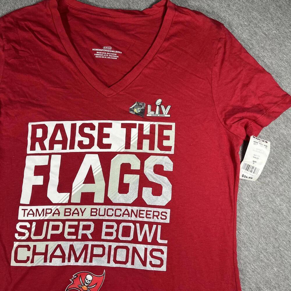NWT Tampa Bay Buccaneers Womans Small Super Bowl Champions Red V-Neck T-Shirt